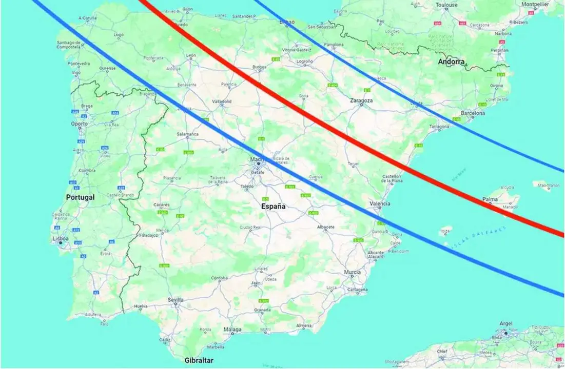 En esta imagen se puede apreciar en rojo la zona en la que ser&aacute; m&aacute;s visible el eclipse solar, quedando Pinares enmarcada en ella