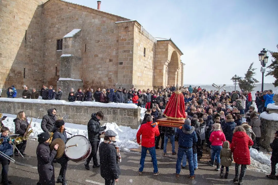 Procesión Candelas y San Blas Quintanar de la Sierra_5 (1)