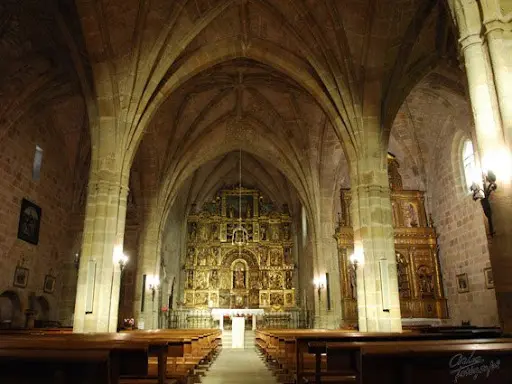 INTERIOR DE LA IGLESIA DE SANTA MARIA