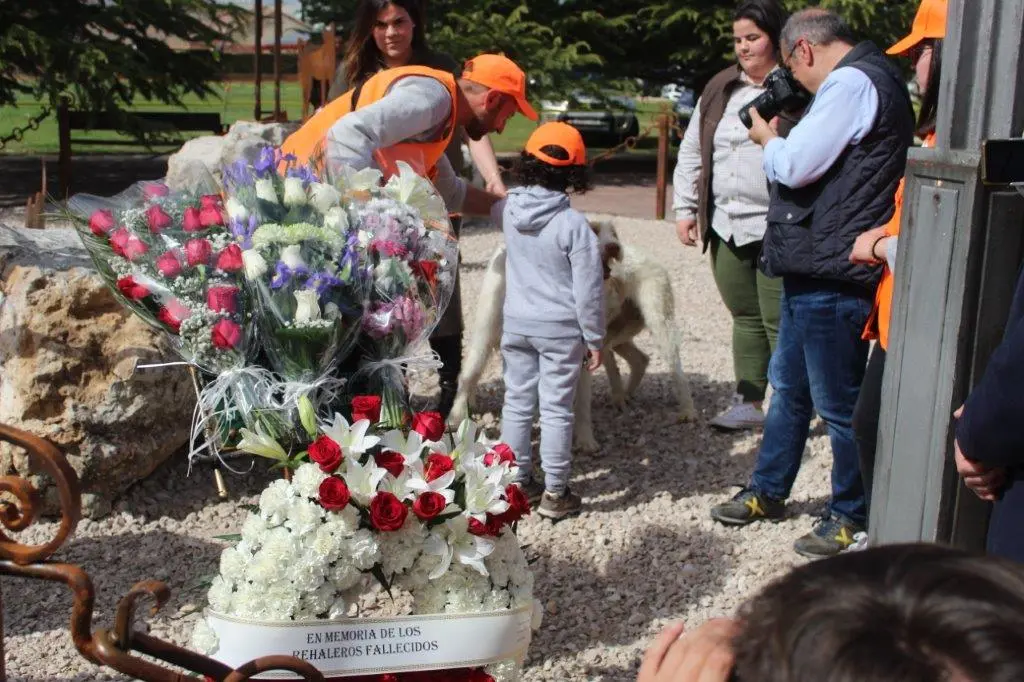 MONUMENTO AL REHALERO EN ALMAZ&Aacute;N (9)