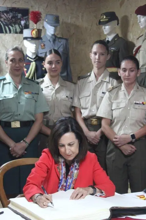 LA MINISTRA EN NAVALENO (1)