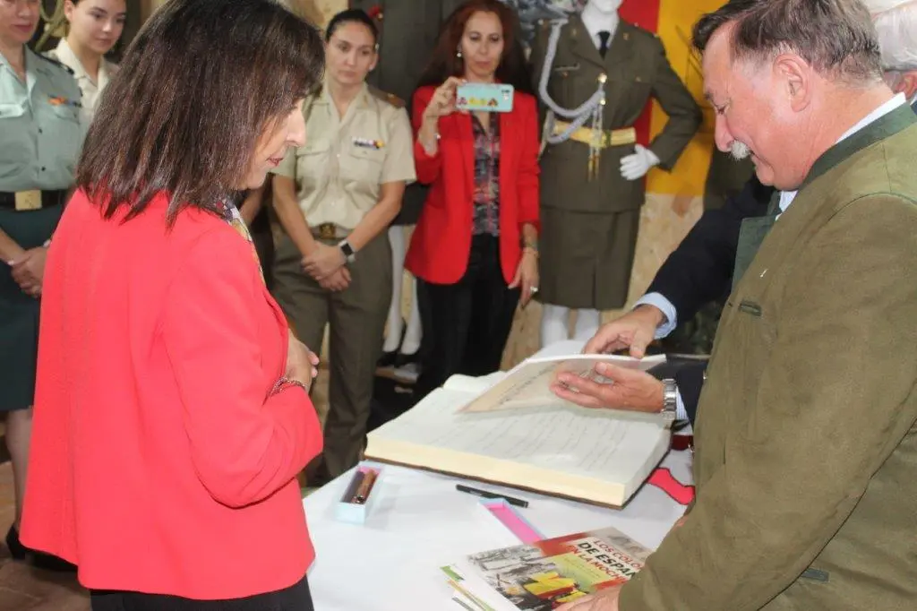 LA MINISTRA EN NAVALENO (2)