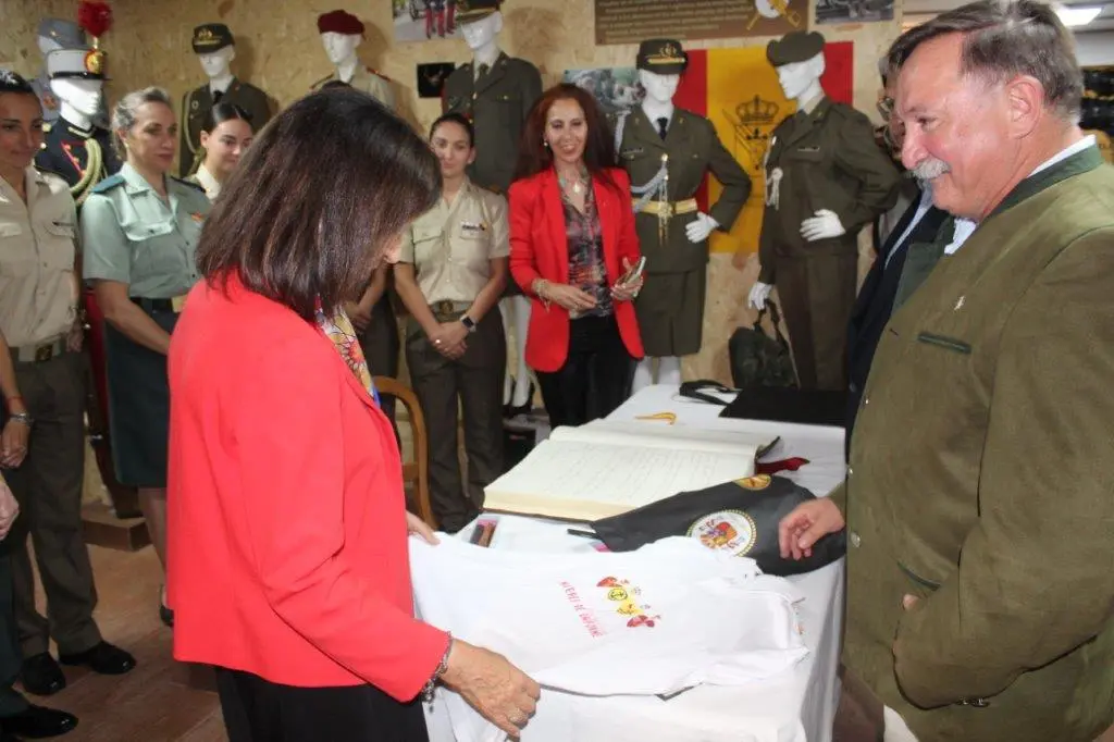 LA MINISTRA EN NAVALENO (6)