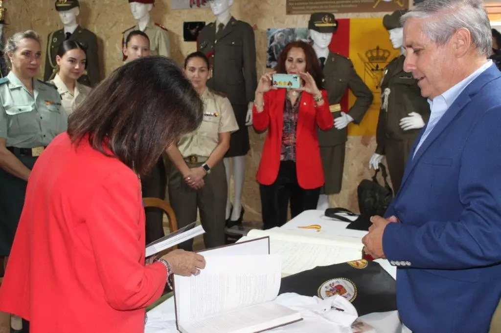 LA MINISTRA EN NAVALENO (12)