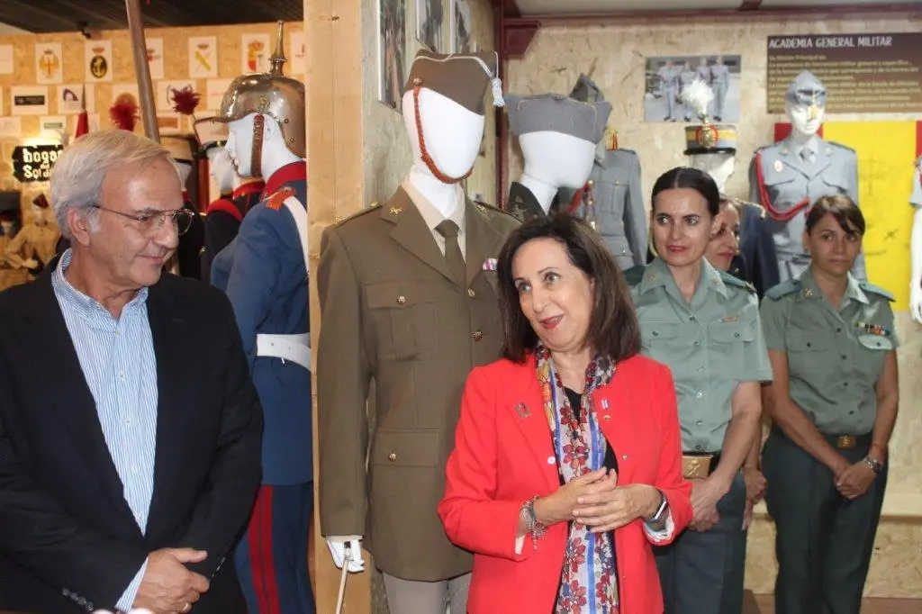 LA MINISTRA EN NAVALENO (15)