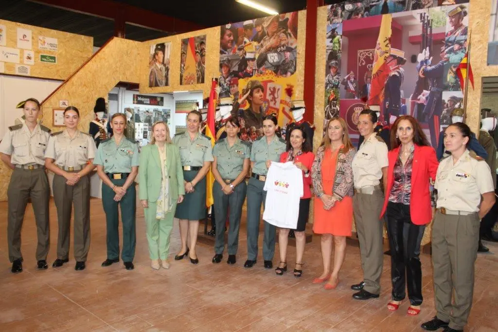 LA MINISTRA EN NAVALENO (16)