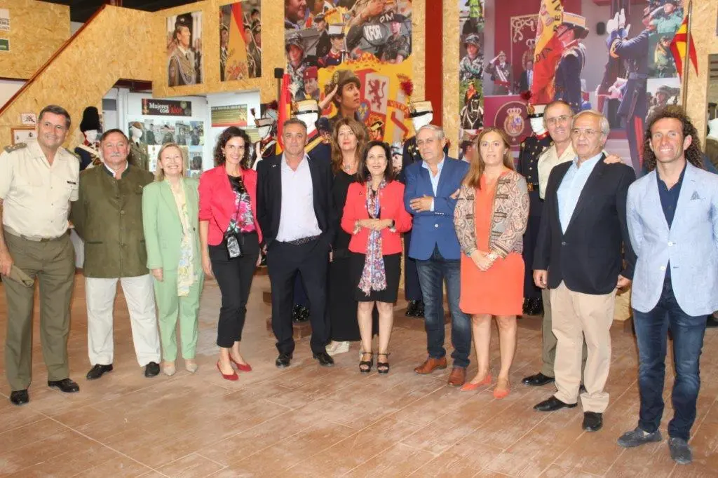 LA MINISTRA EN NAVALENO (18)