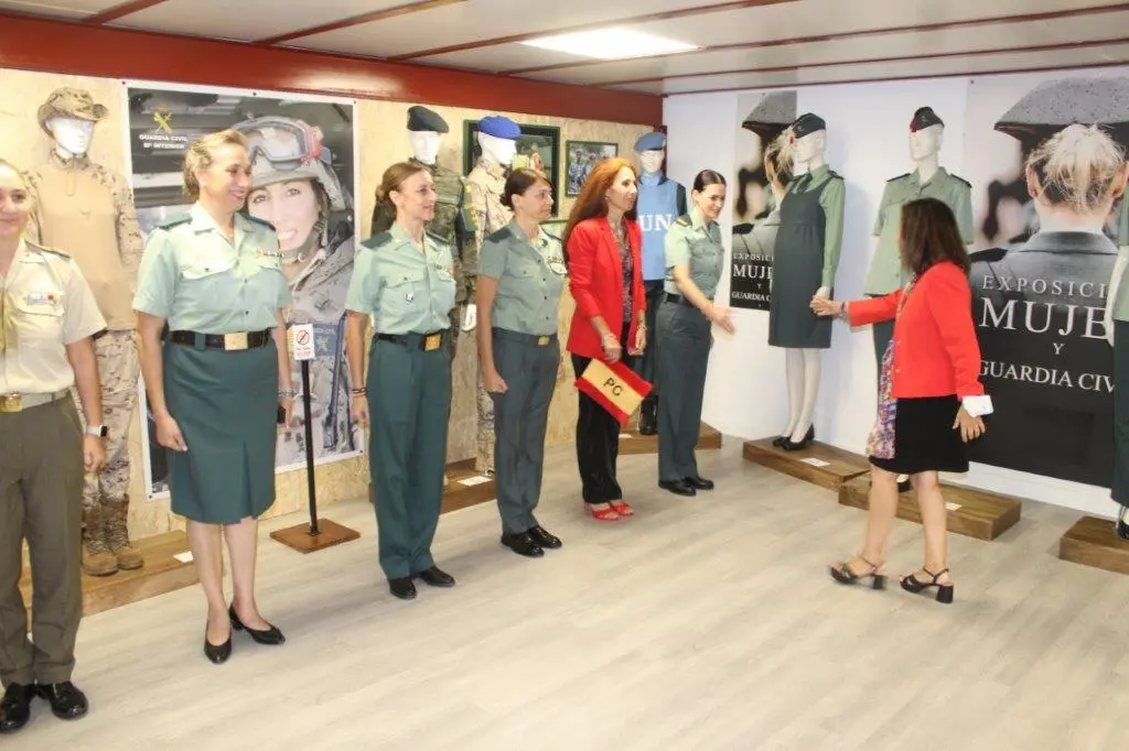 LA MINISTRA EN NAVALENO (67)