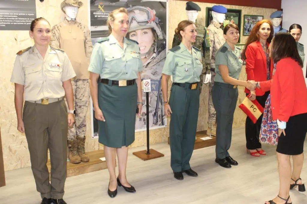 LA MINISTRA EN NAVALENO (70)