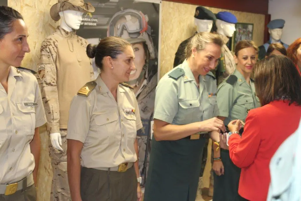 LA MINISTRA EN NAVALENO (71)