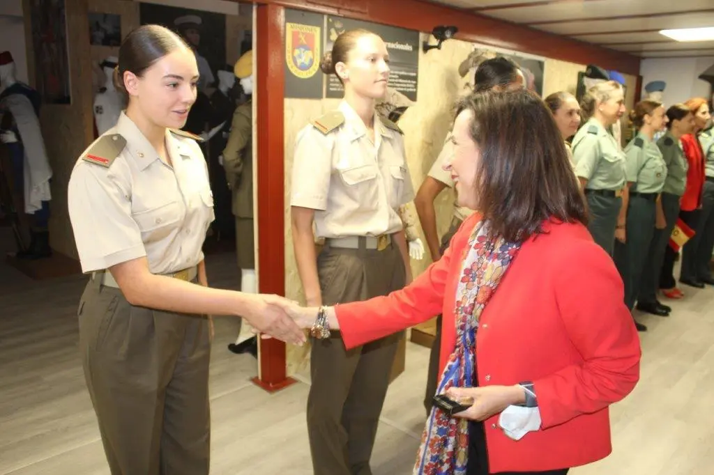 LA MINISTRA EN NAVALENO (75)