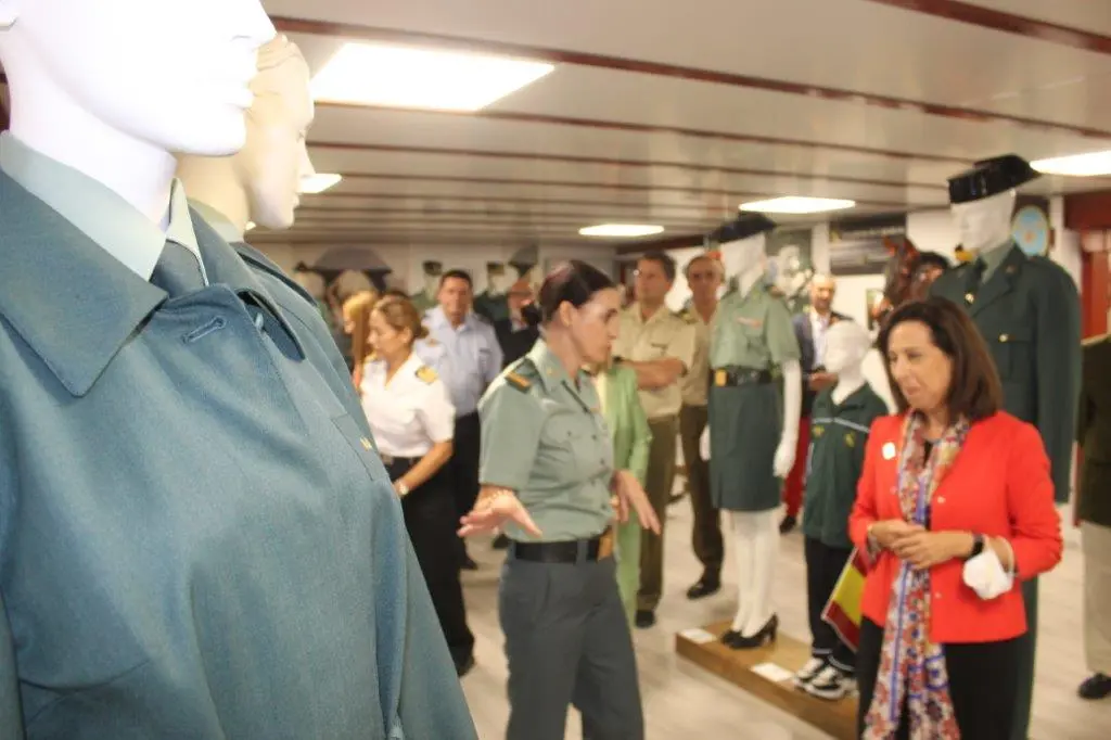 LA MINISTRA EN NAVALENO (76)