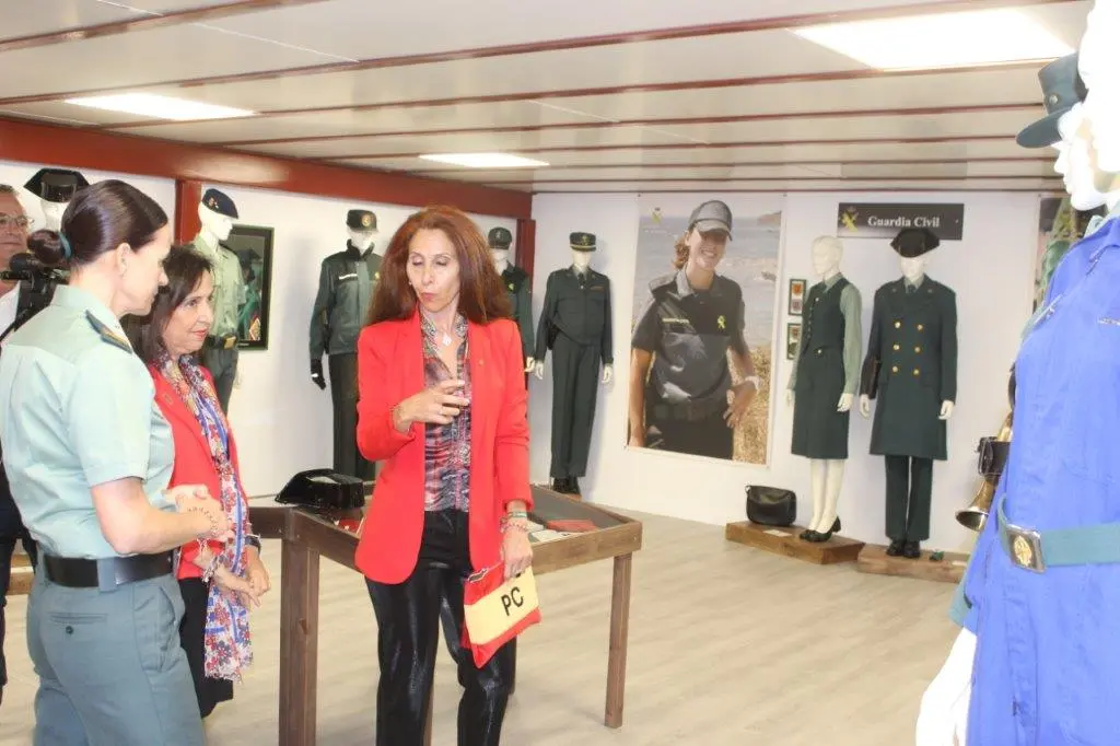 LA MINISTRA EN NAVALENO (80)