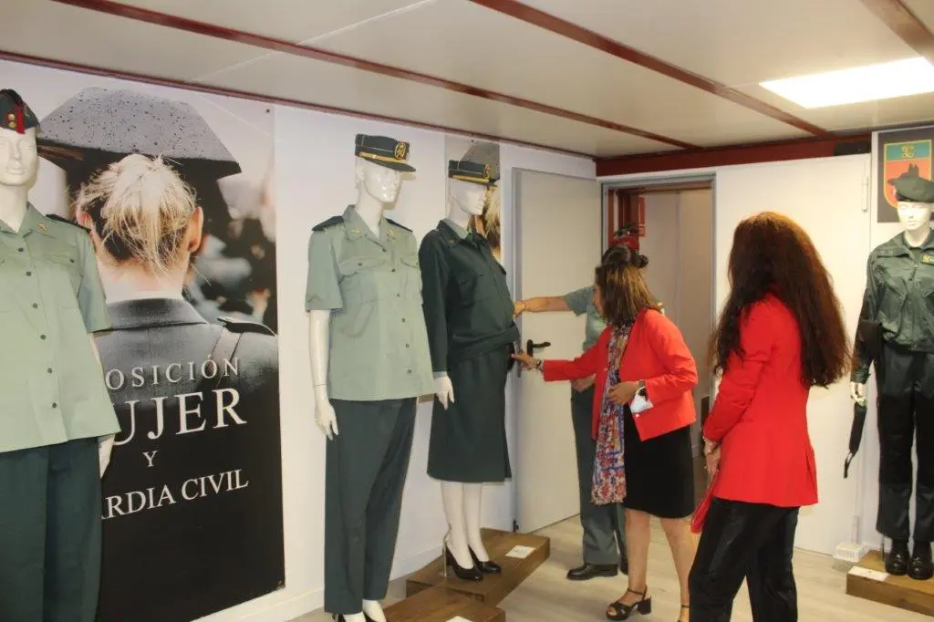 LA MINISTRA EN NAVALENO (81)