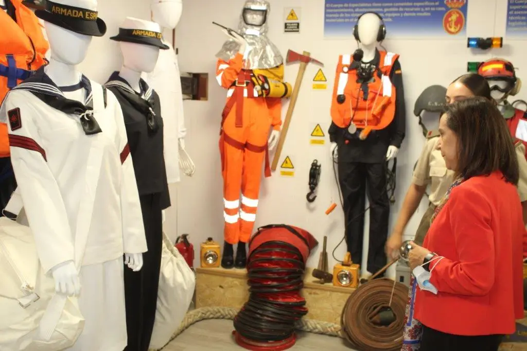 LA MINISTRA EN NAVALENO (87)