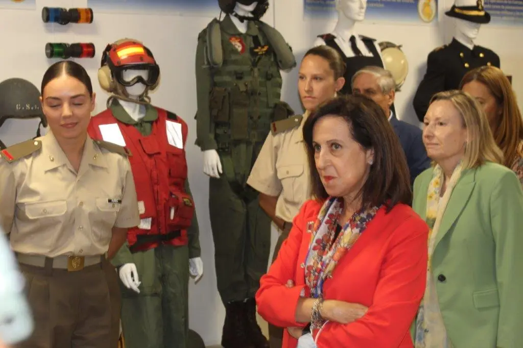 LA MINISTRA EN NAVALENO (88)