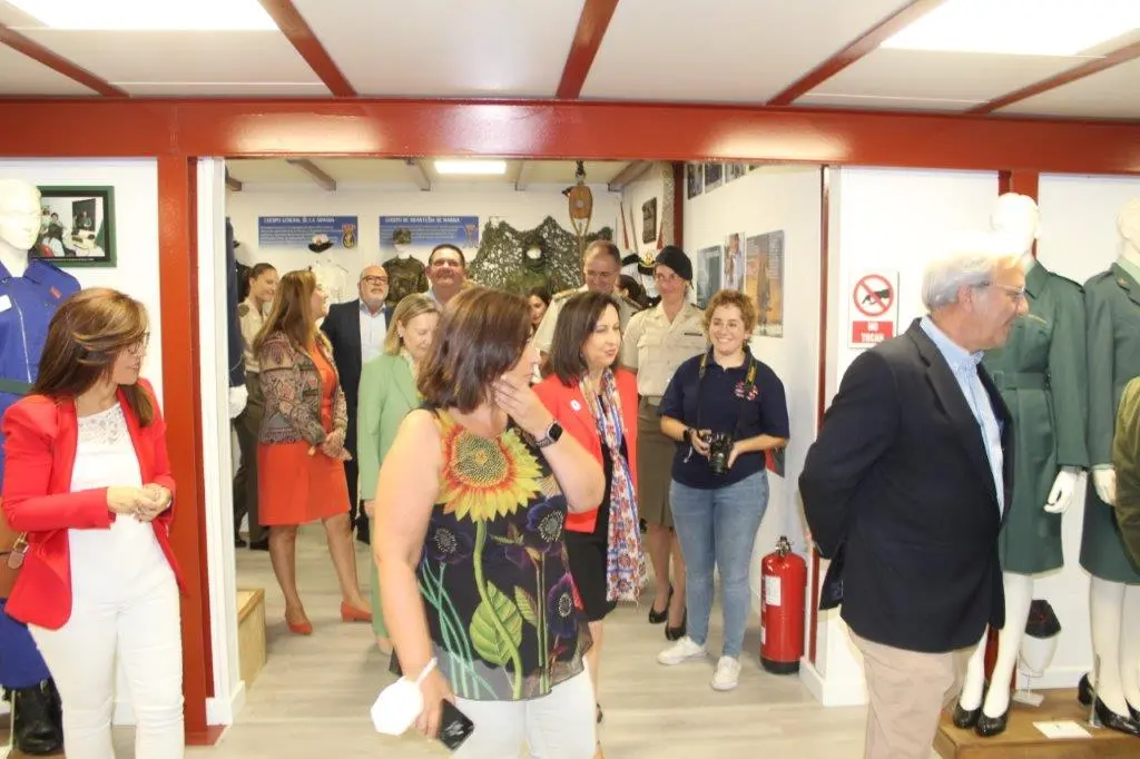 LA MINISTRA EN NAVALENO (89)