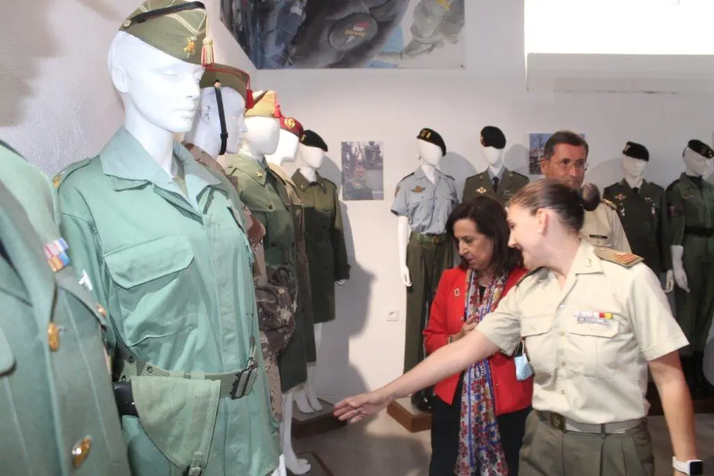 LA MINISTRA EN NAVALENO (91)