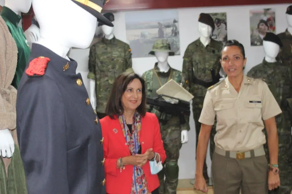 LA MINISTRA EN NAVALENO (95)