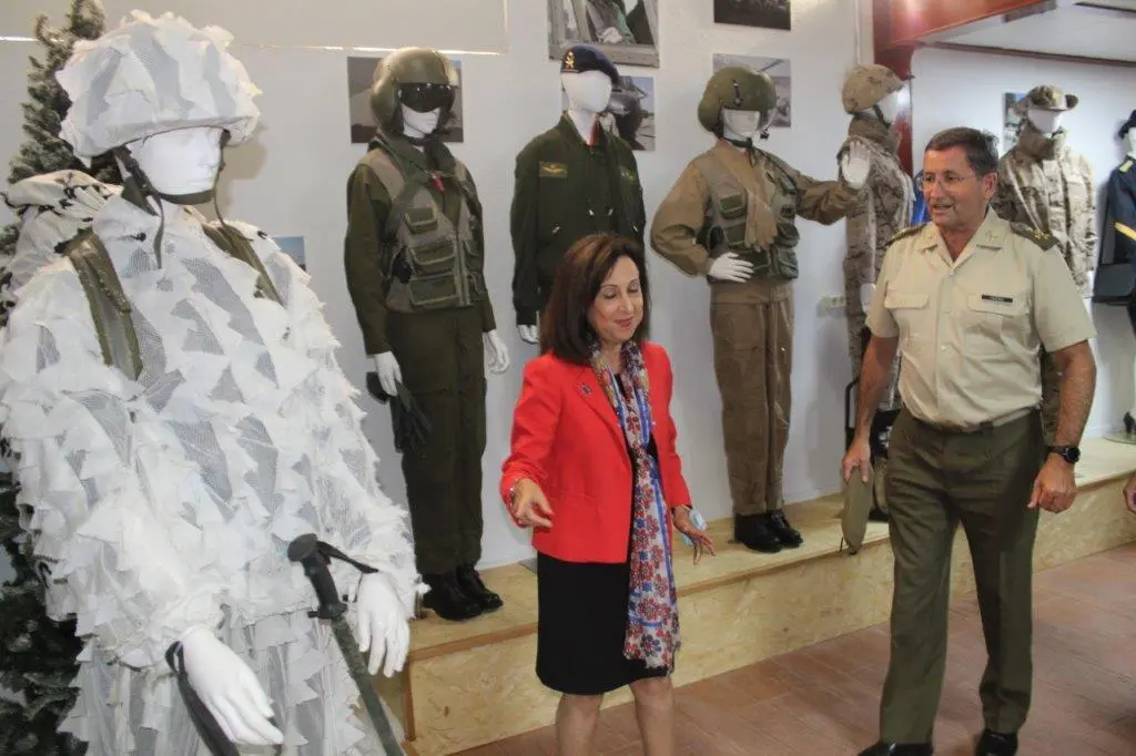 LA MINISTRA EN NAVALENO (96)