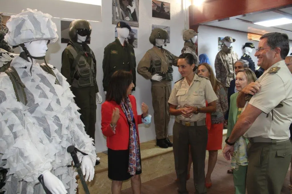 LA MINISTRA EN NAVALENO (97)