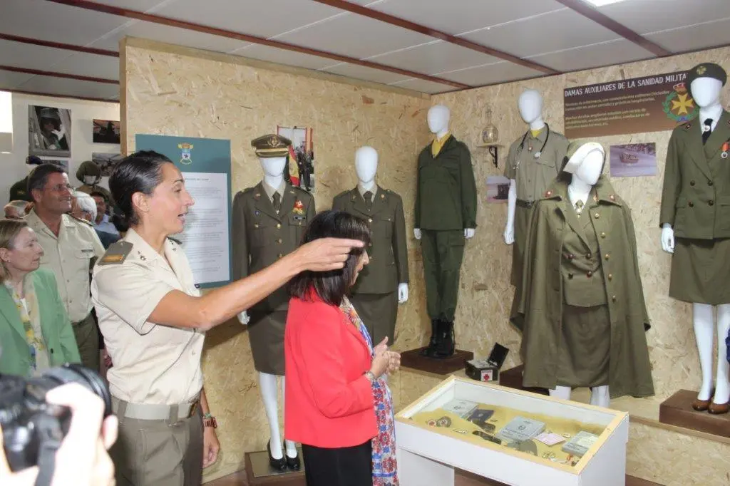 LA MINISTRA EN NAVALENO (99)