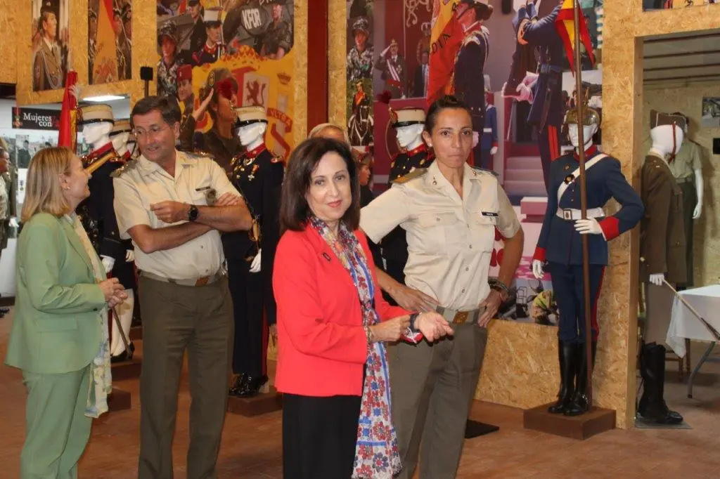 LA MINISTRA EN NAVALENO (101)