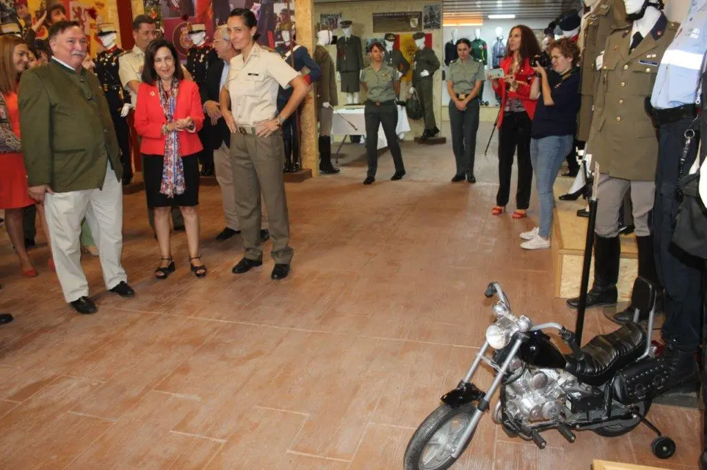 LA MINISTRA EN NAVALENO (102)