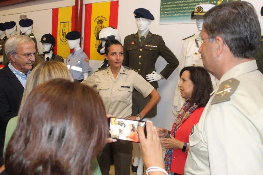 LA MINISTRA EN NAVALENO (103)