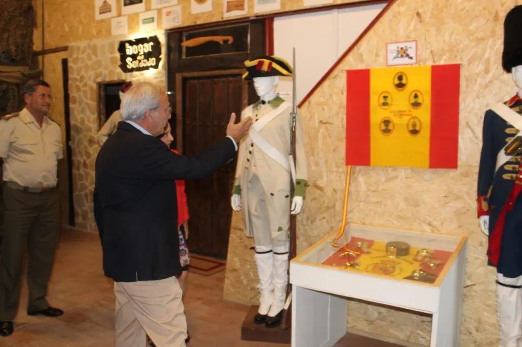 LA MINISTRA EN NAVALENO (105)