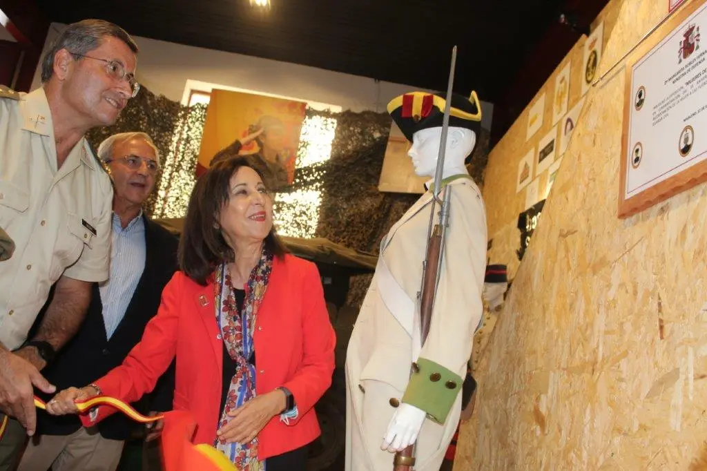 LA MINISTRA EN NAVALENO (107)