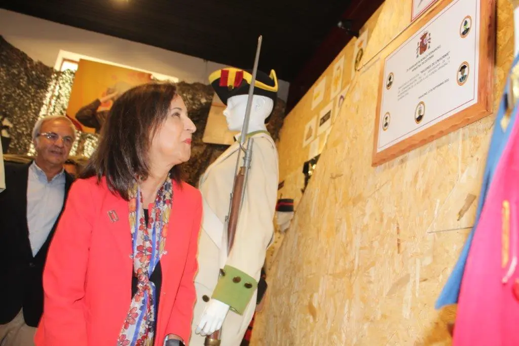 LA MINISTRA EN NAVALENO (109)