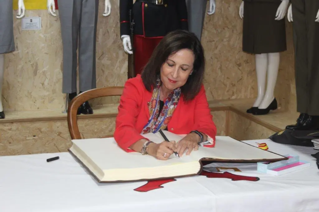 LA MINISTRA EN NAVALENO (112)