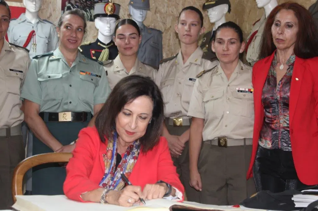 LA MINISTRA EN NAVALENO (116)