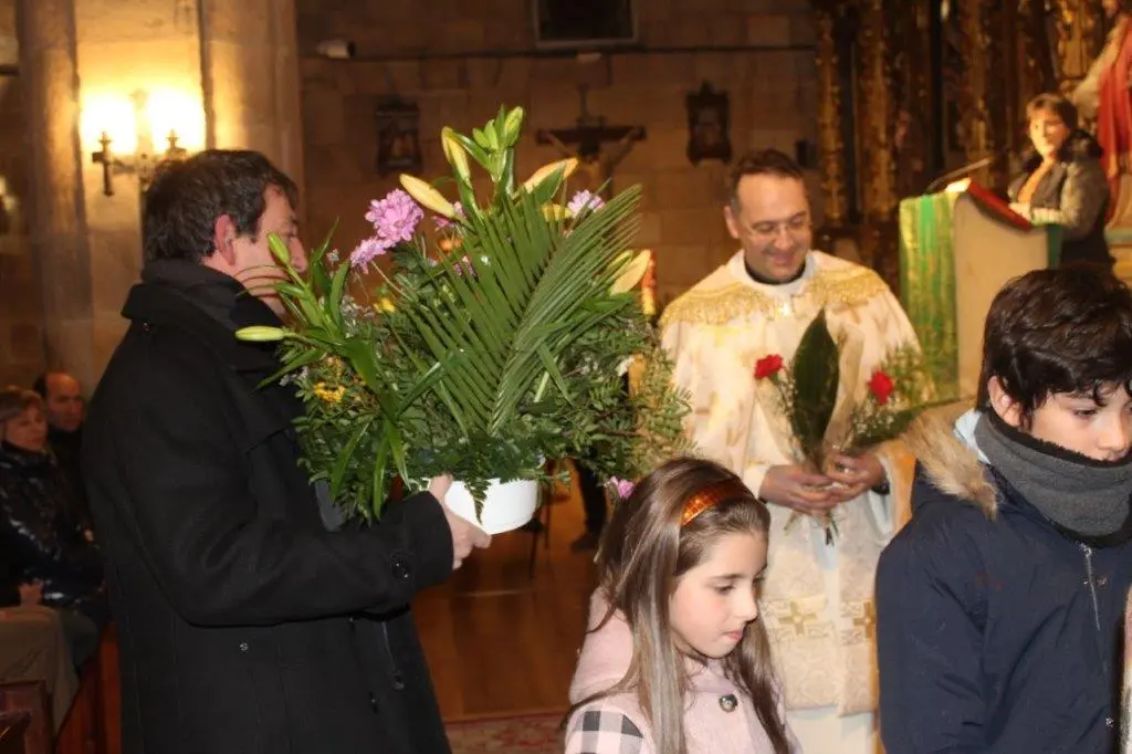 OFRENDA FLORAL A CANDELAS EN QUINTANAR (2)