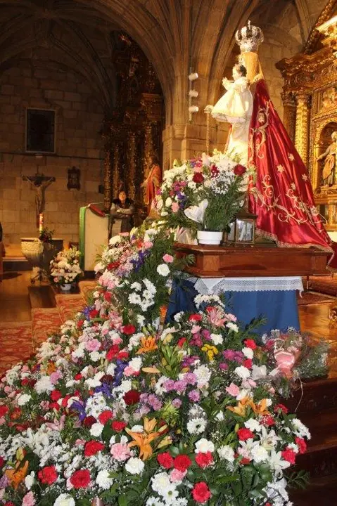 OFRENDA FLORAL A CANDELAS EN QUINTANAR (6)