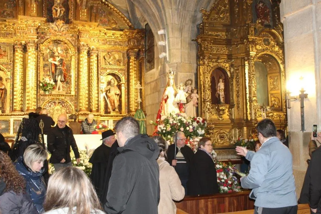 OFRENDA FLORAL A CANDELAS EN QUINTANAR (9)