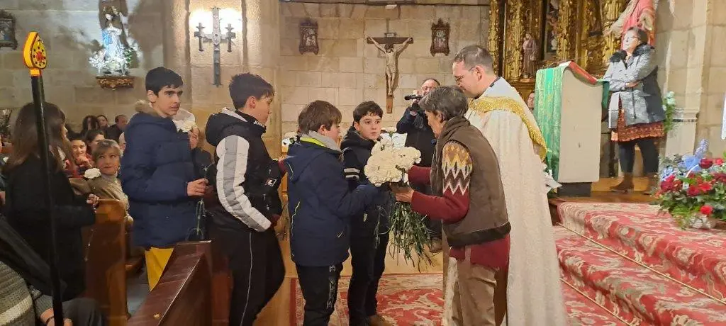 OFRENDA FLORAL A CANDELAS EN QUINTANAR (44)