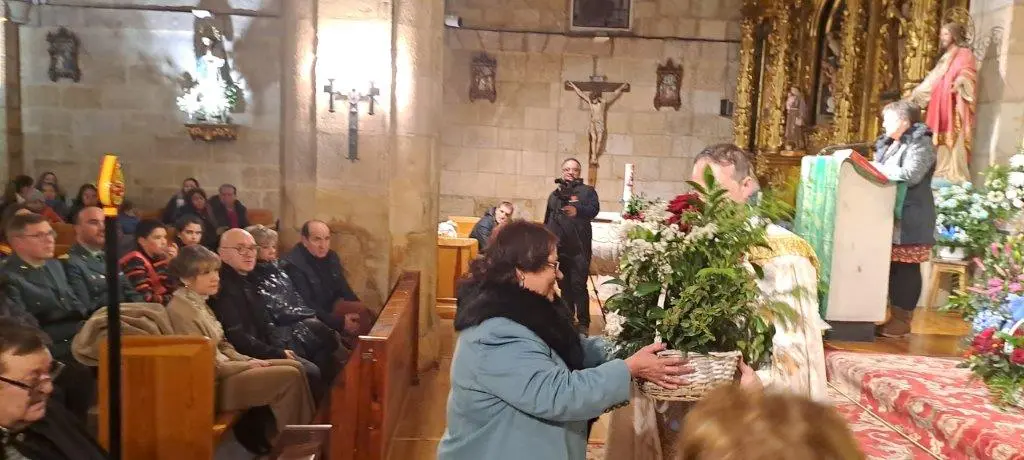 OFRENDA FLORAL A CANDELAS EN QUINTANAR (56)