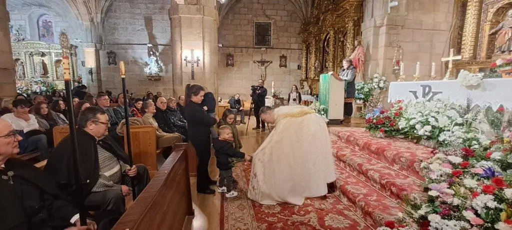 OFRENDA FLORAL A CANDELAS EN QUINTANAR (58)