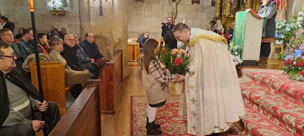 OFRENDA FLORAL A CANDELAS EN QUINTANAR (60)