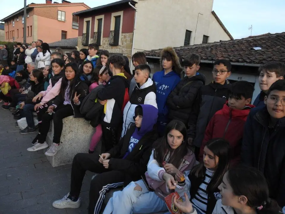ARRIADO DE BANDERA EN NAVALENO (2)