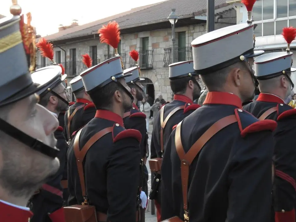 ARRIADO DE BANDERA EN NAVALENO (5)
