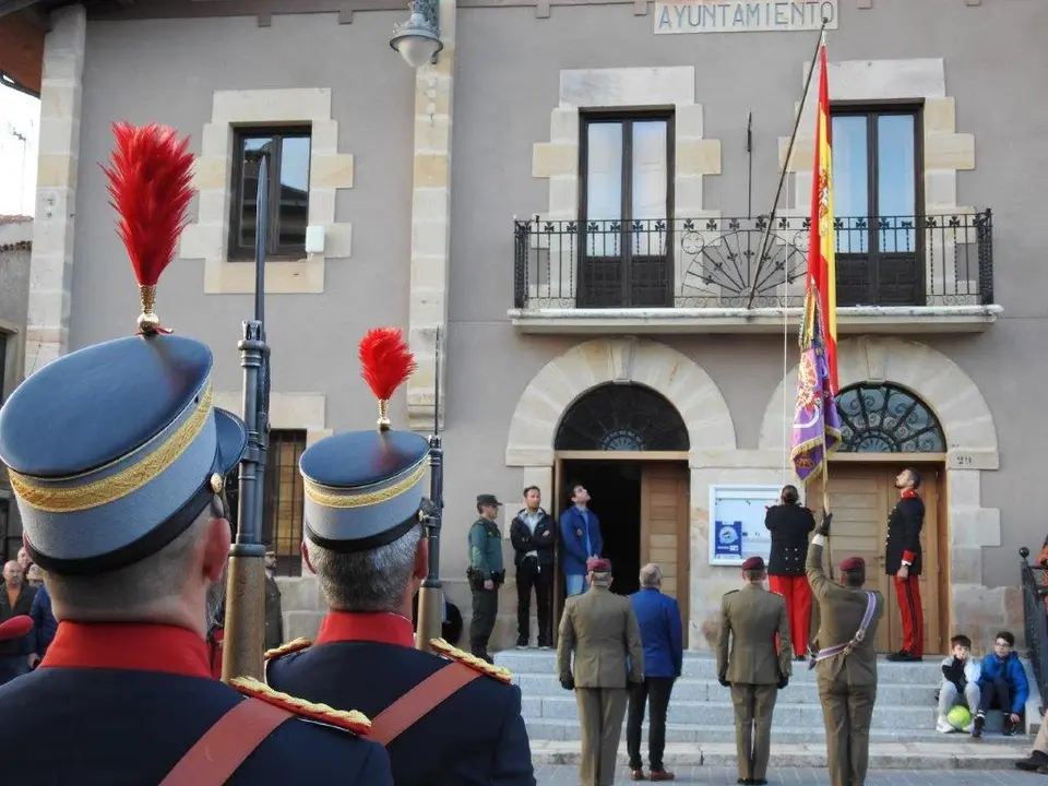 ARRIADO DE BANDERA EN NAVALENO (7)