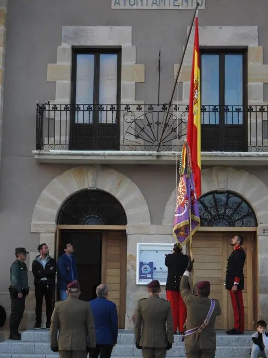ARRIADO DE BANDERA EN NAVALENO (8)