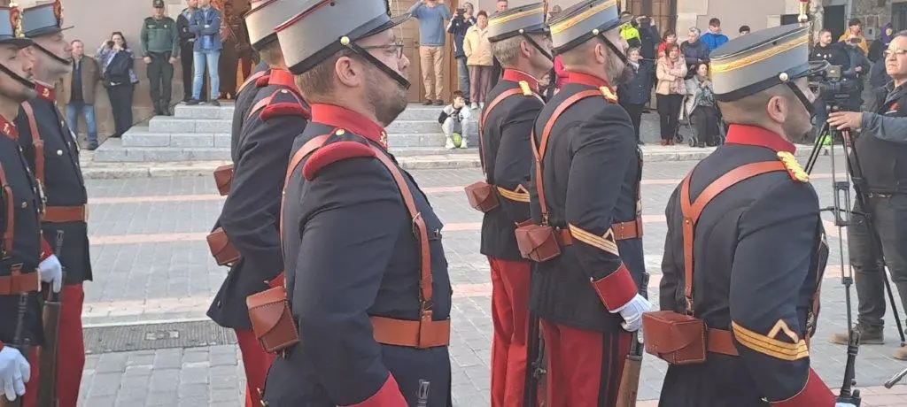 ARRIADO DE BANDERA EN NAVALENO (10)