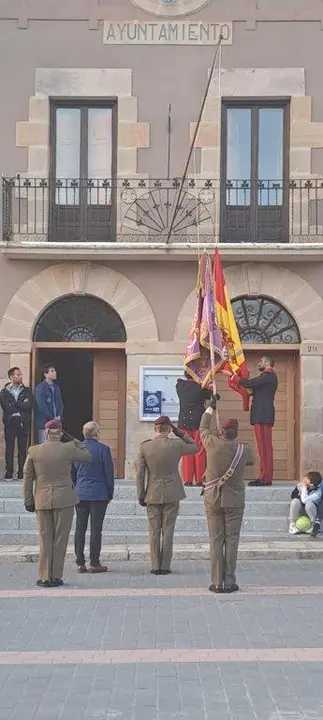 ARRIADO DE BANDERA EN NAVALENO (13)