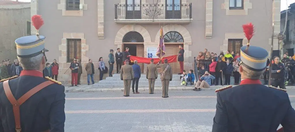 ARRIADO DE BANDERA EN NAVALENO (14)