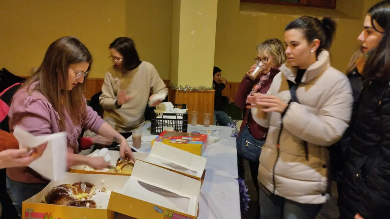 REPARTO DE REGALOS Y ROSCON EN VILVIESTRE (1)