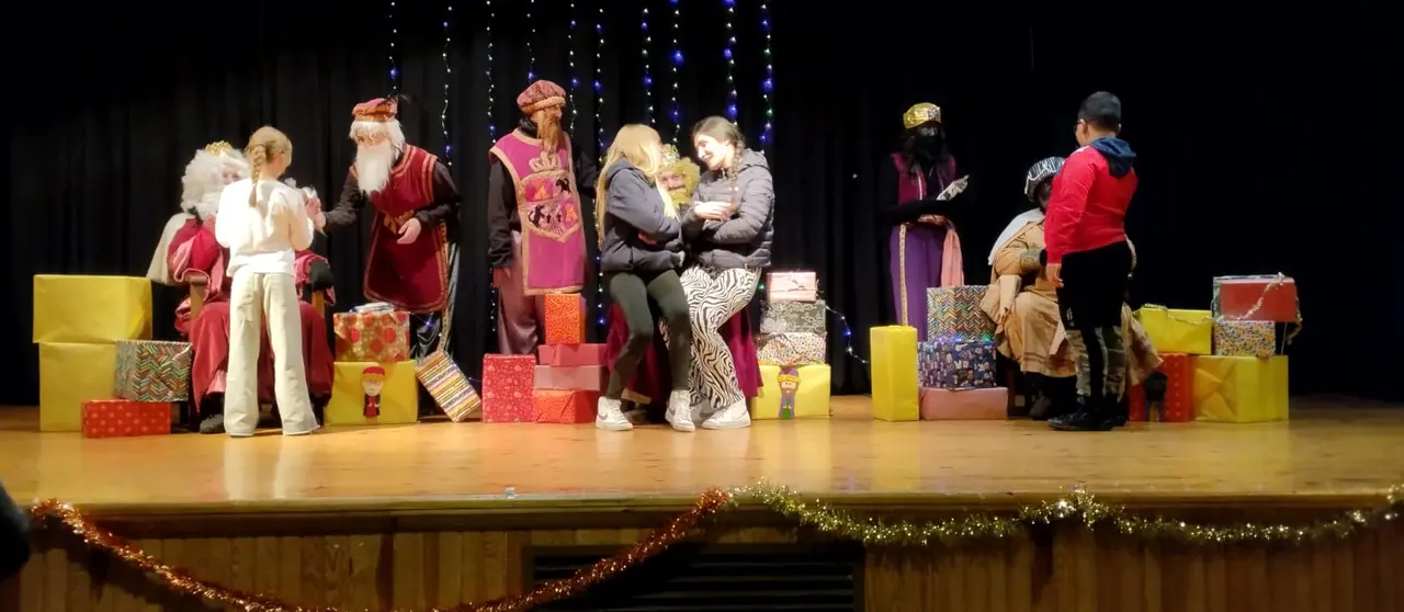 REPARTO DE REGALOS Y ROSCON EN VILVIESTRE 5